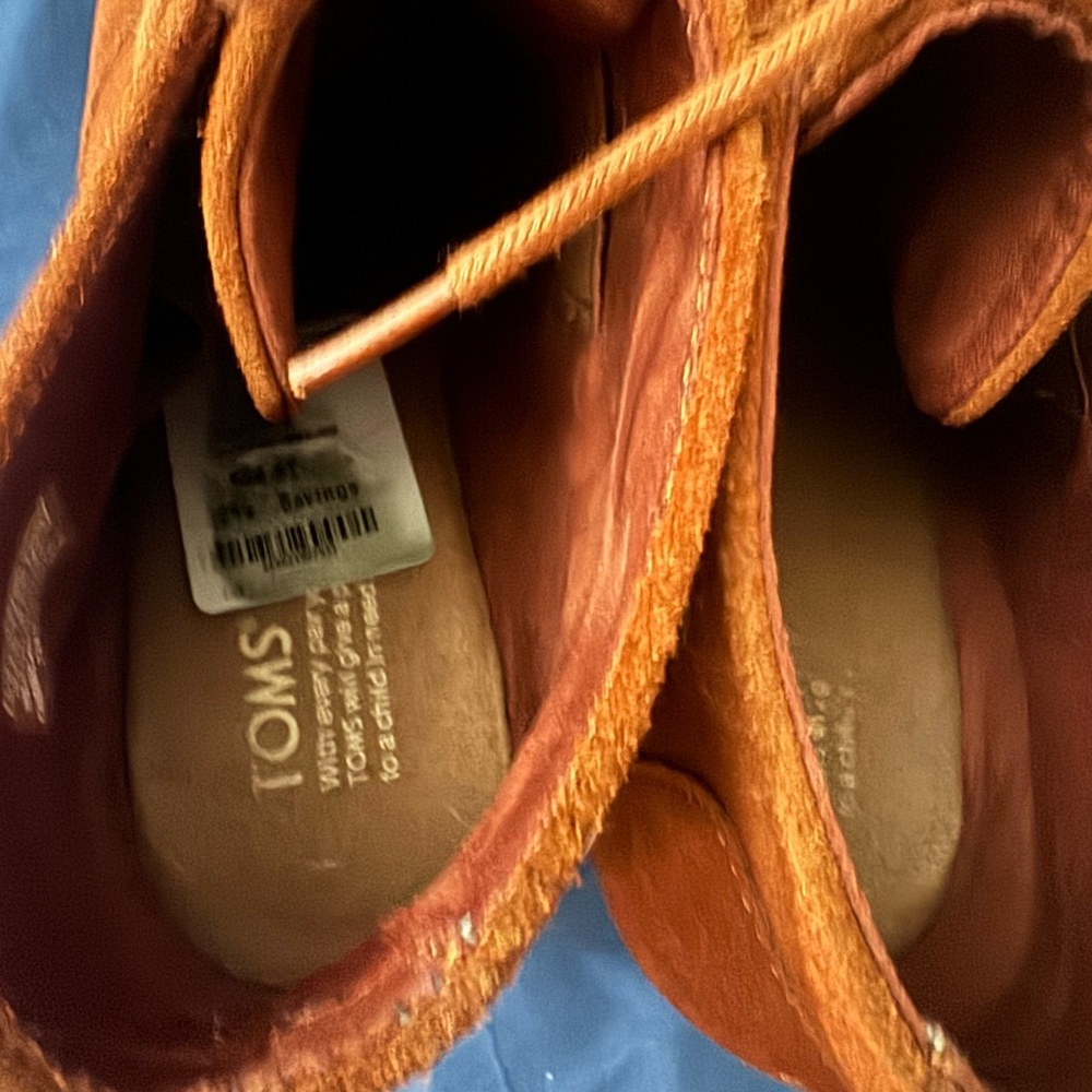 Tom’s Size 9 Ankle Booties Rust Color Like New - image 3